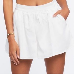 Forever 21 Women’s White Flare Pocket Shorts Size Medium